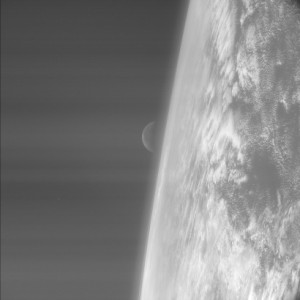 Aufnahme der Rosetta-Kamera während des ersten 'swing-by-Manövers' von Erde und Mond Quelle: ESA